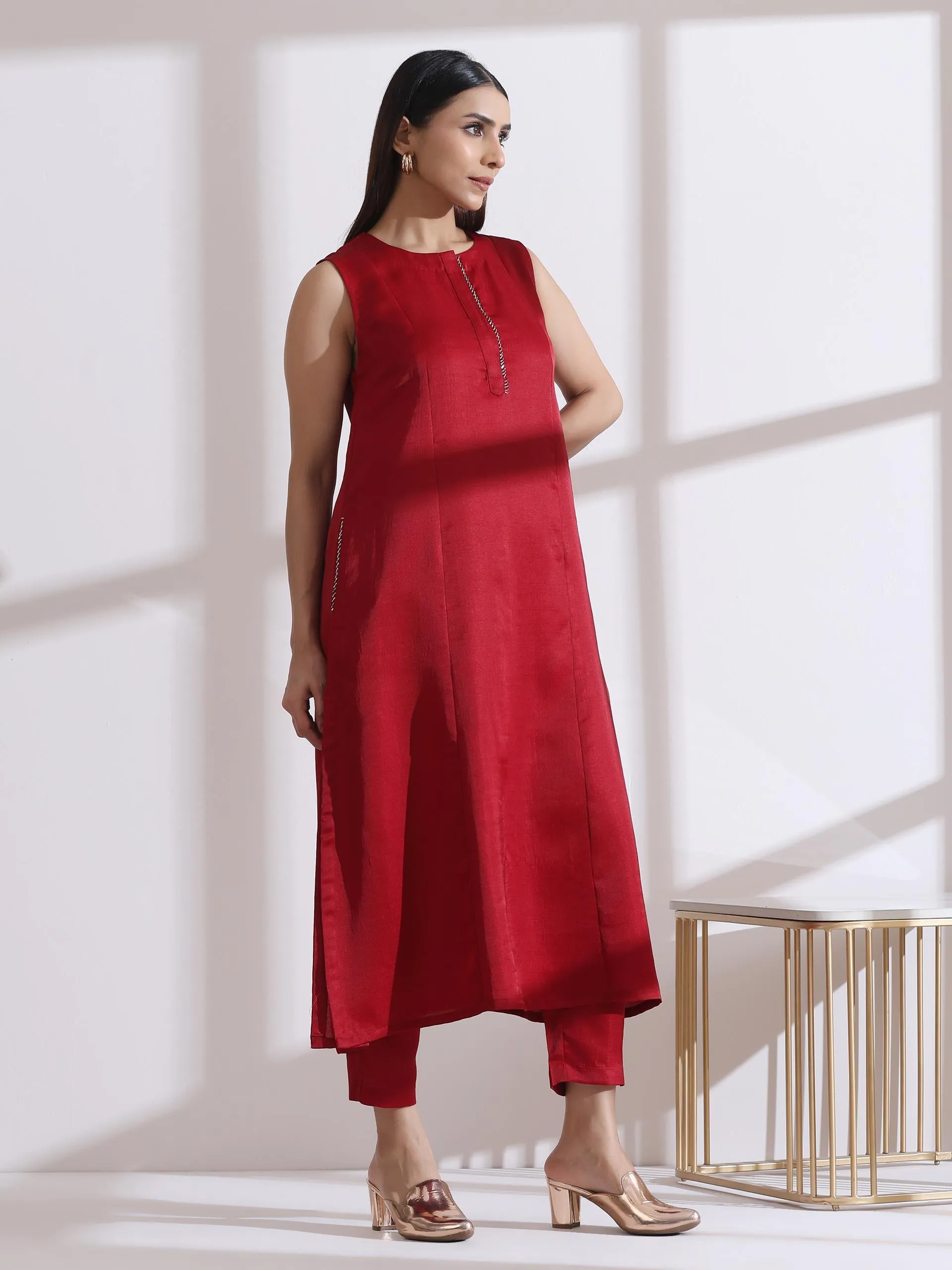 2 Pc Set - Prf'T Lux Red Sleveless Kurta With Hand Stitching And Pants
