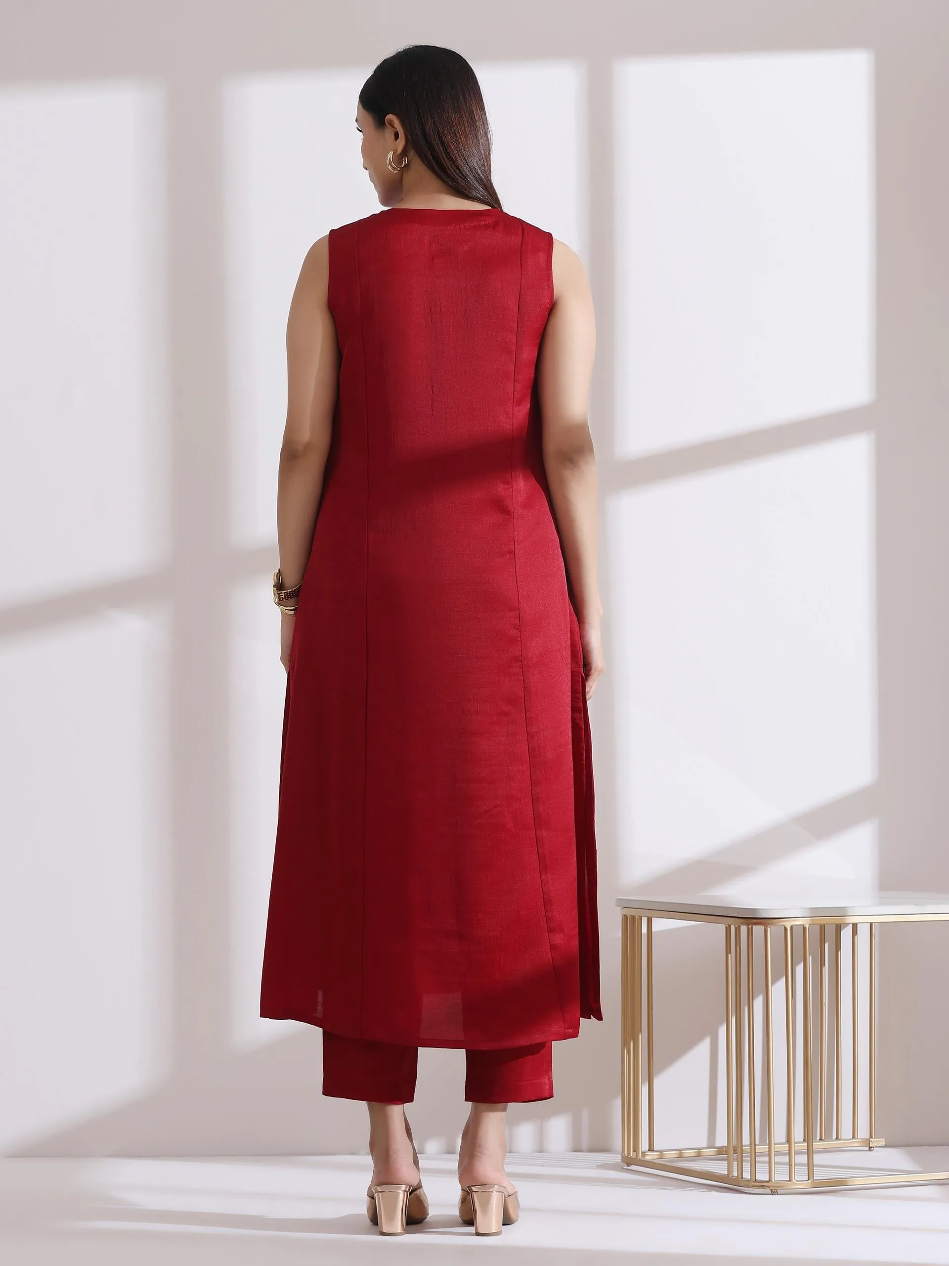 2 Pc Set - Prf'T Lux Red Sleveless Kurta With Hand Stitching And Pants