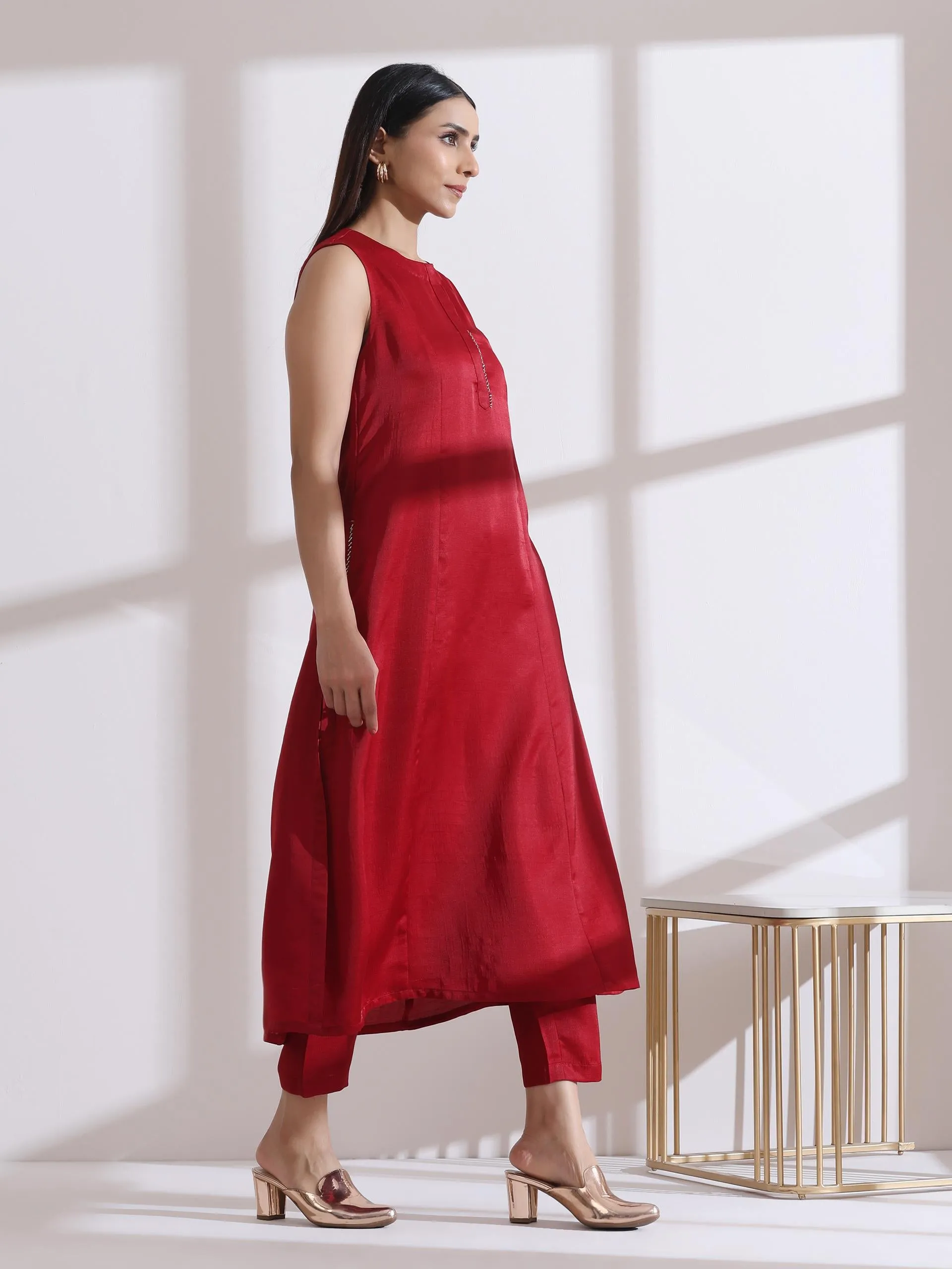 2 Pc Set - Prf'T Lux Red Sleveless Kurta With Hand Stitching And Pants