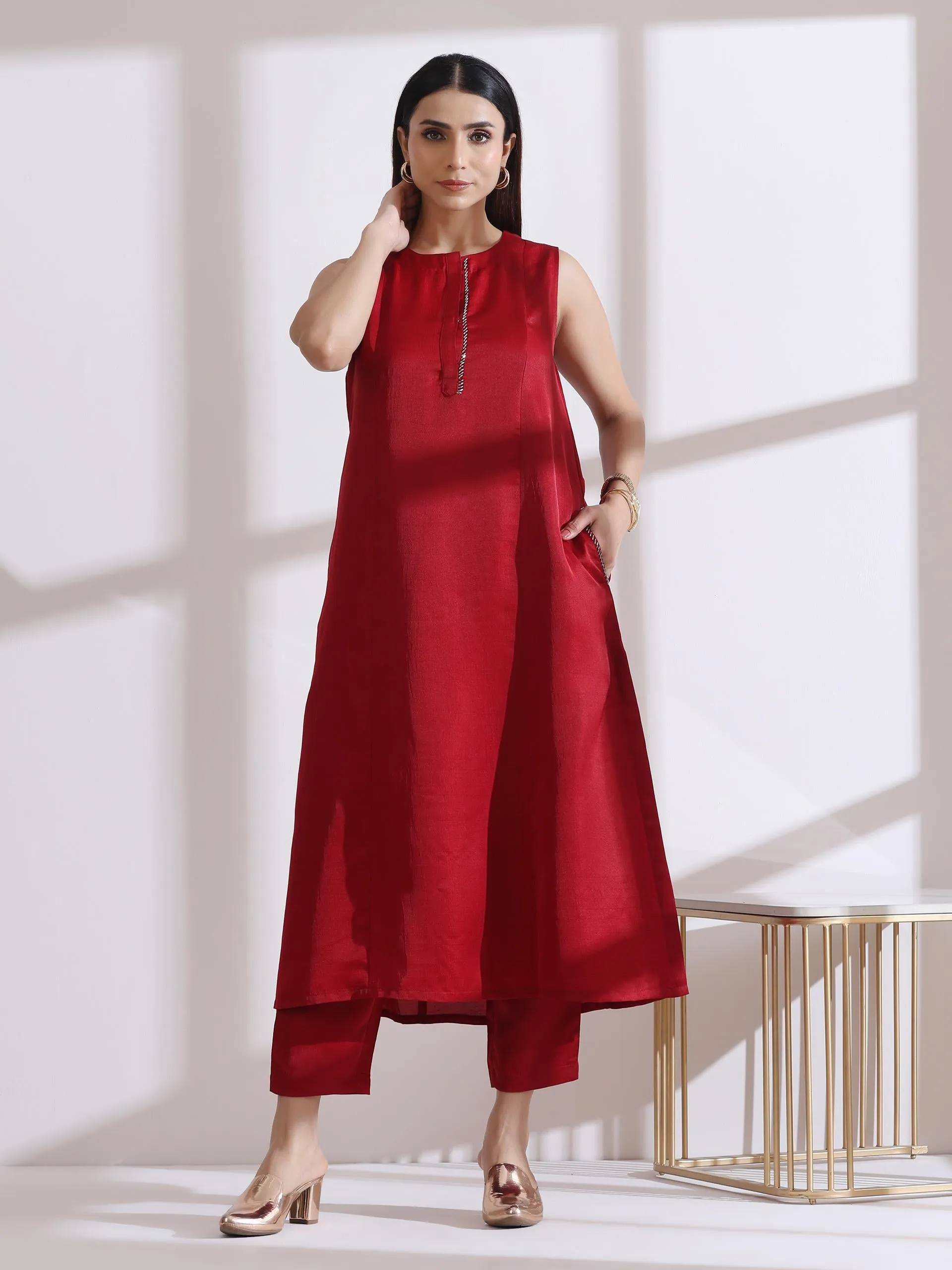 2 Pc Set - Prf'T Lux Red Sleveless Kurta With Hand Stitching And Pants