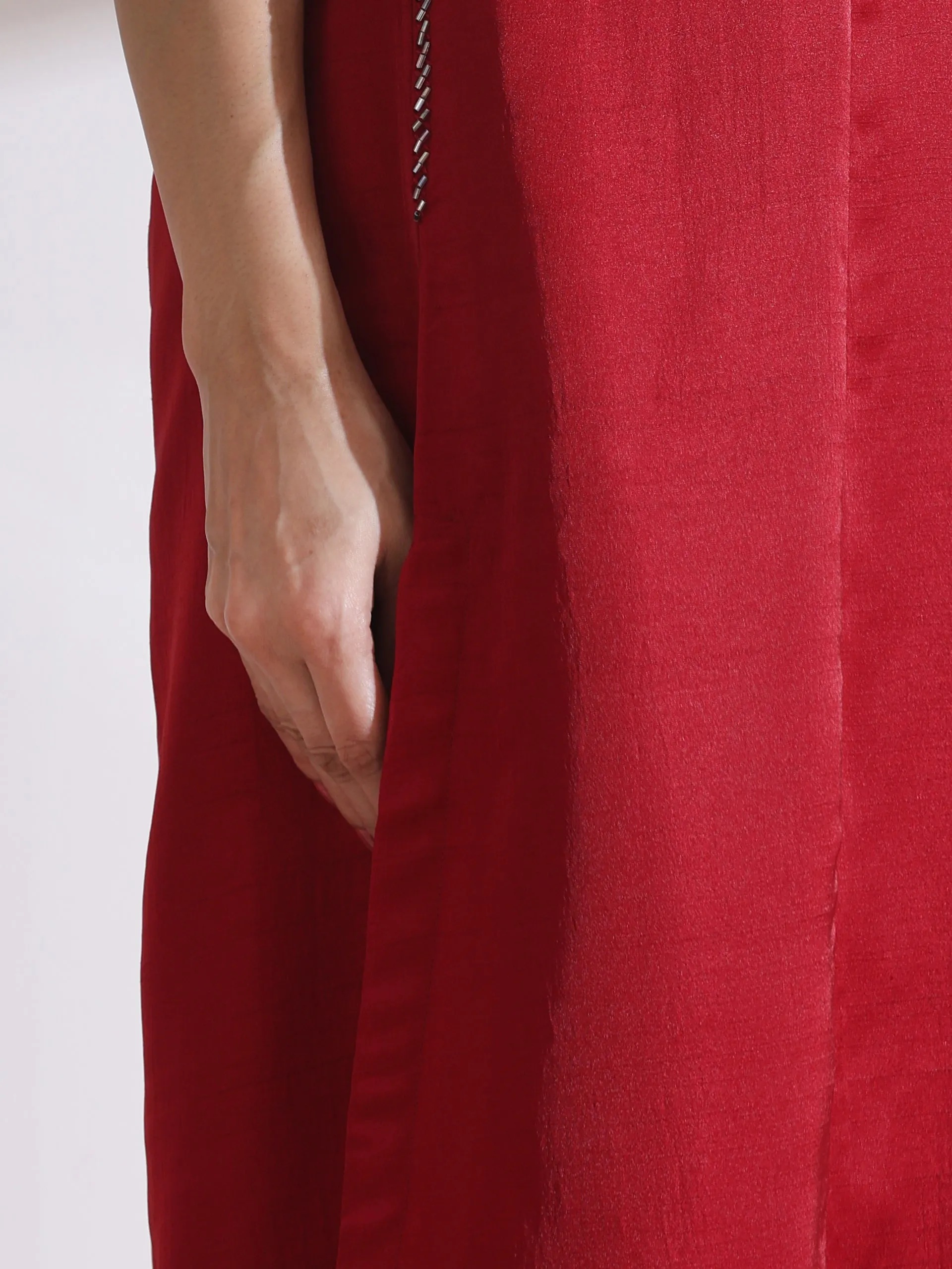 2 Pc Set - Prf'T Lux Red Sleveless Kurta With Hand Stitching And Pants