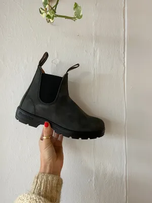 587 Chelsea Boot - Rustic Black