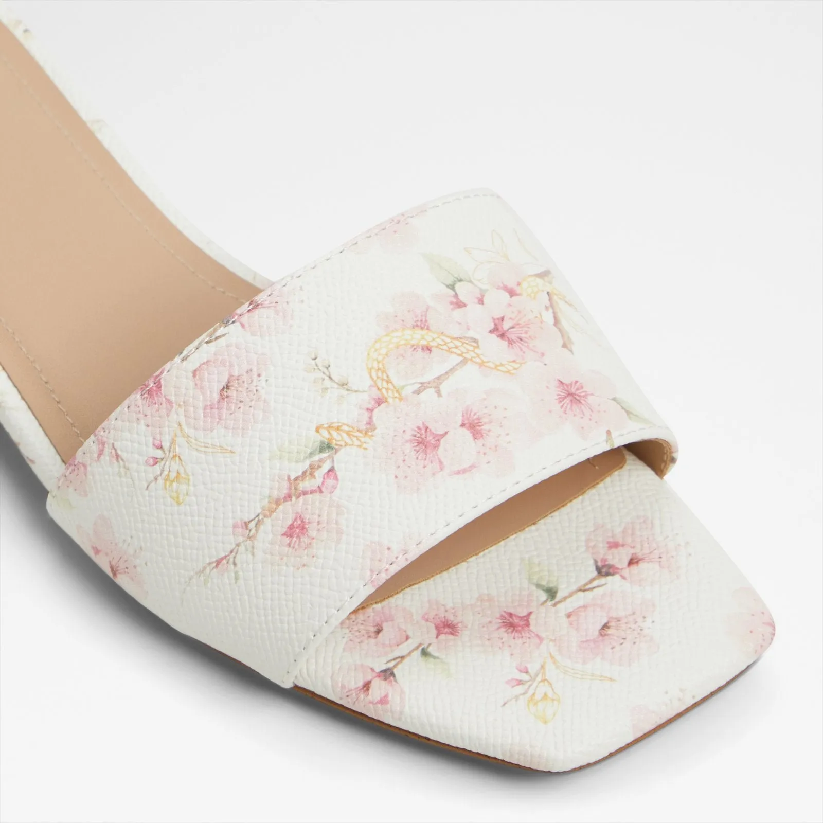 Agnis / Heeled Sandals