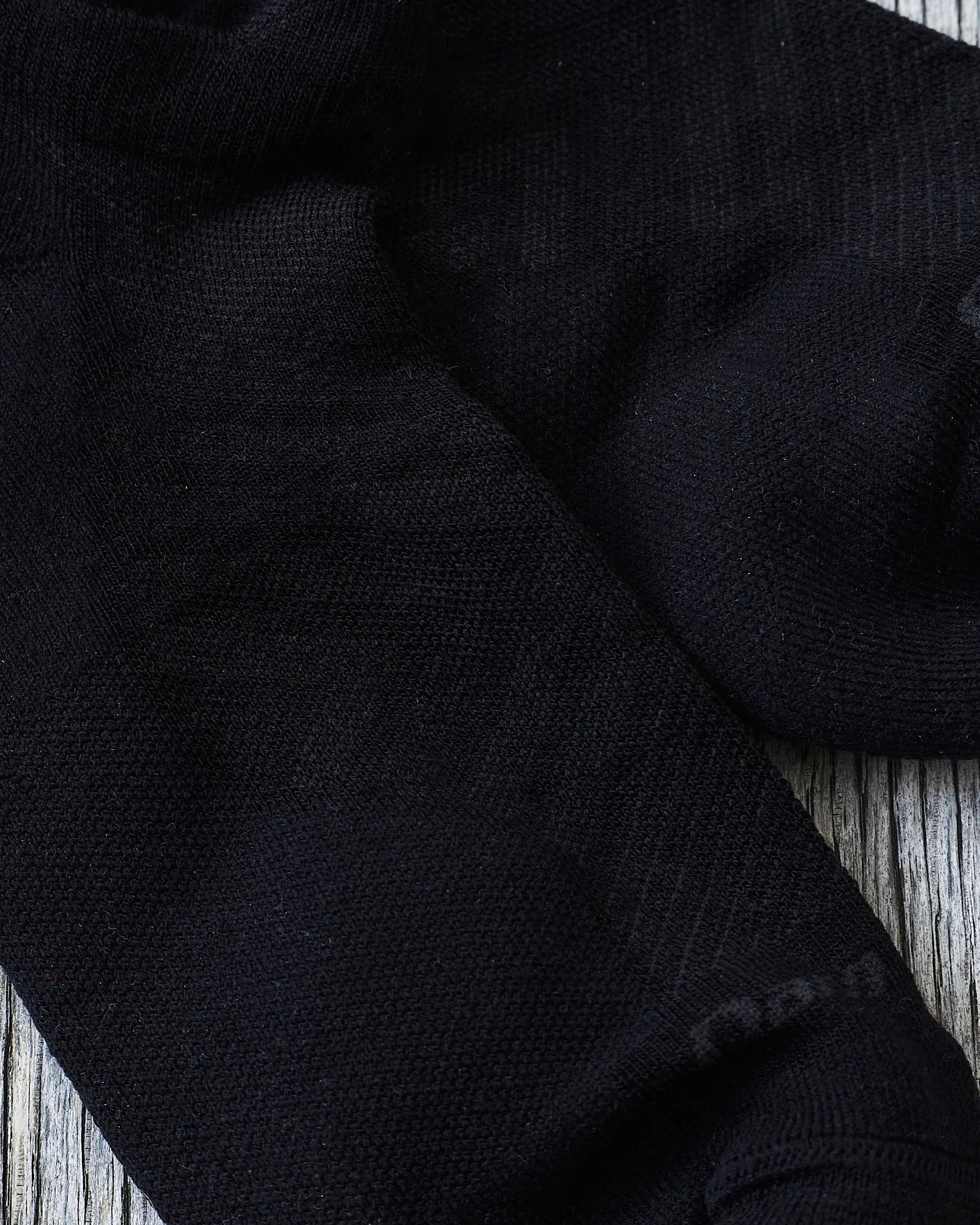 Darn Tough 1039 Black Merino Wool Run No Show Tab Ultra-Lightweight With Cushion Socks