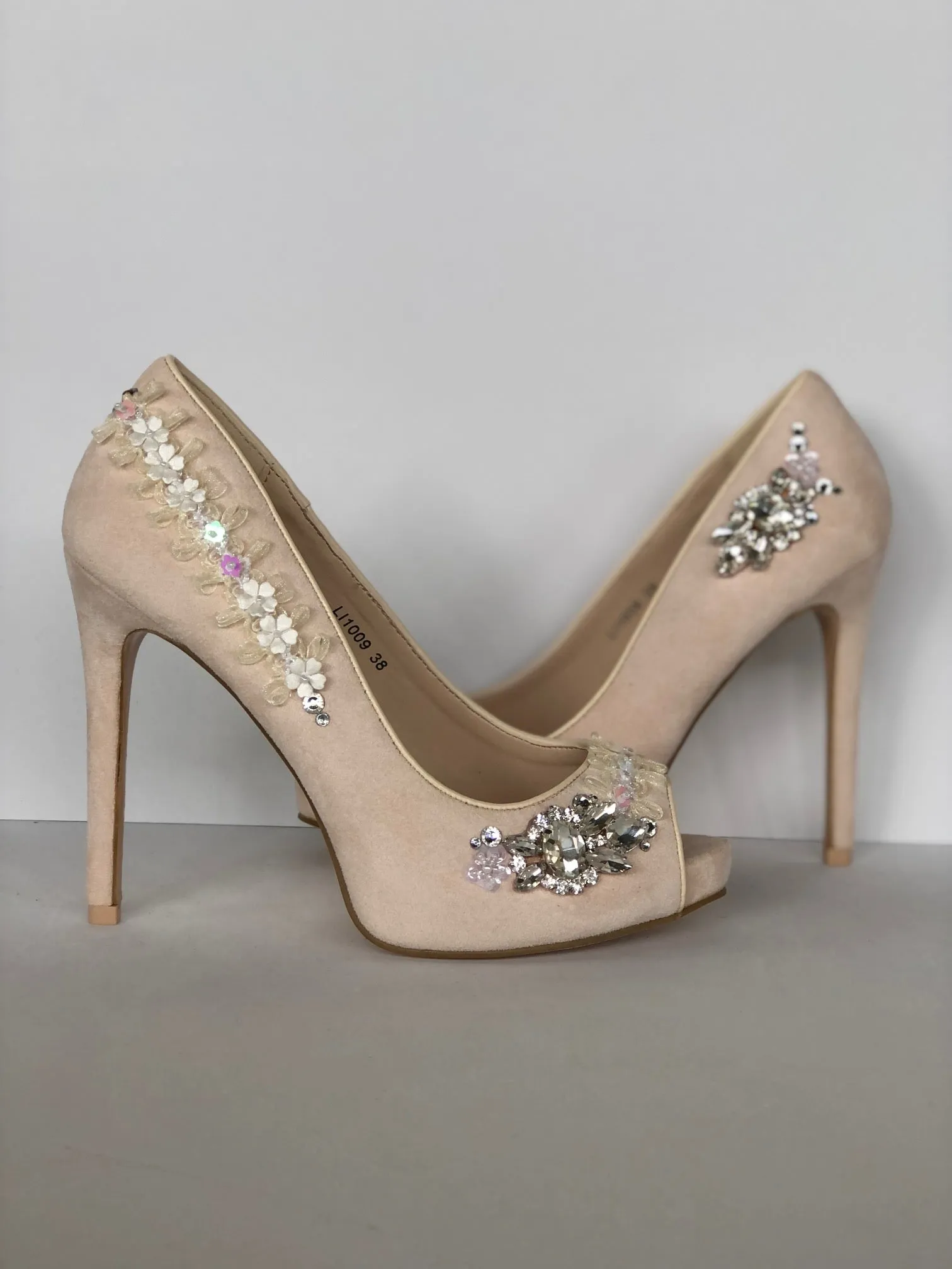 Diamante pump Size EU 38/ USA 8
