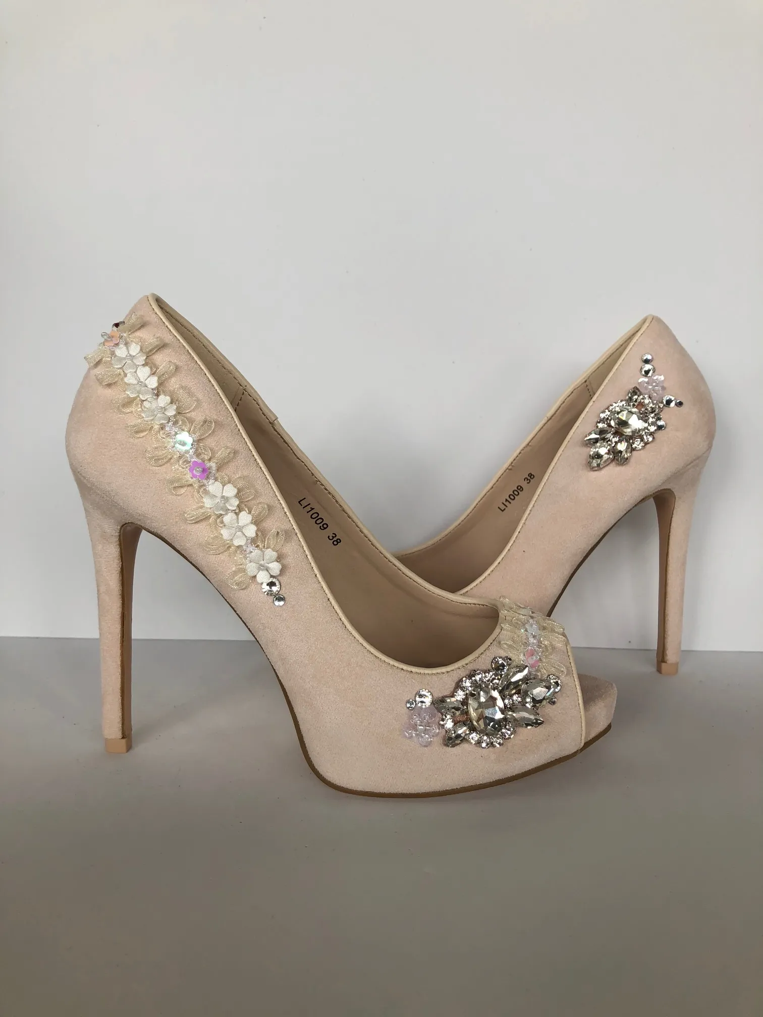 Diamante pump Size EU 38/ USA 8