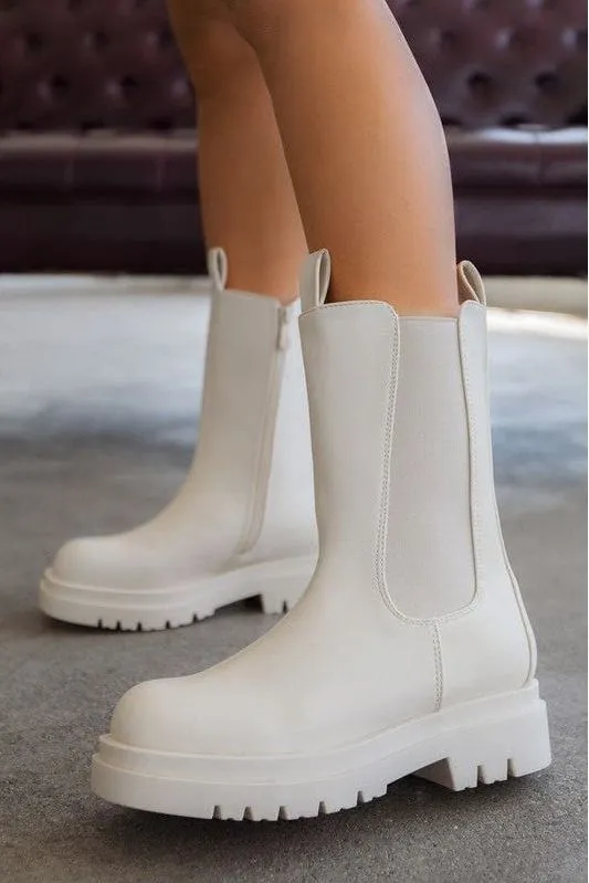 Double Tab Lug Boot