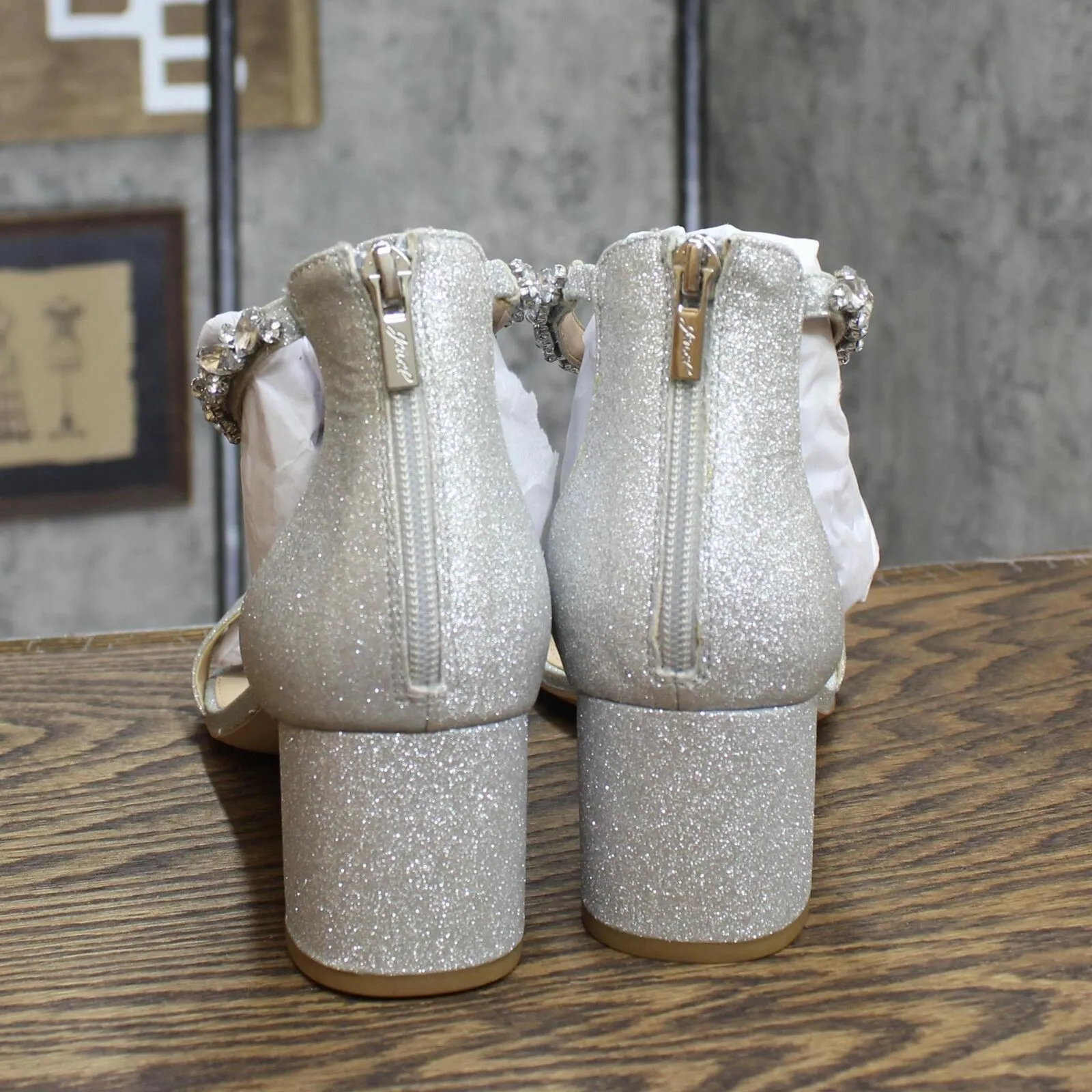 Jewel Badgley Mischka Lydia Evening Sandals Shoes Silver Tone Glitter Gray 11M