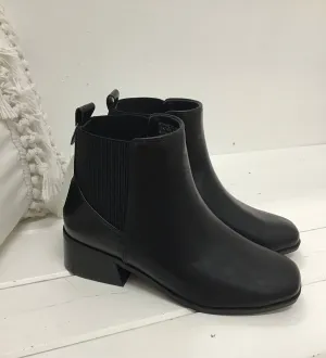 Lola Boot By Bay Lane in Black
