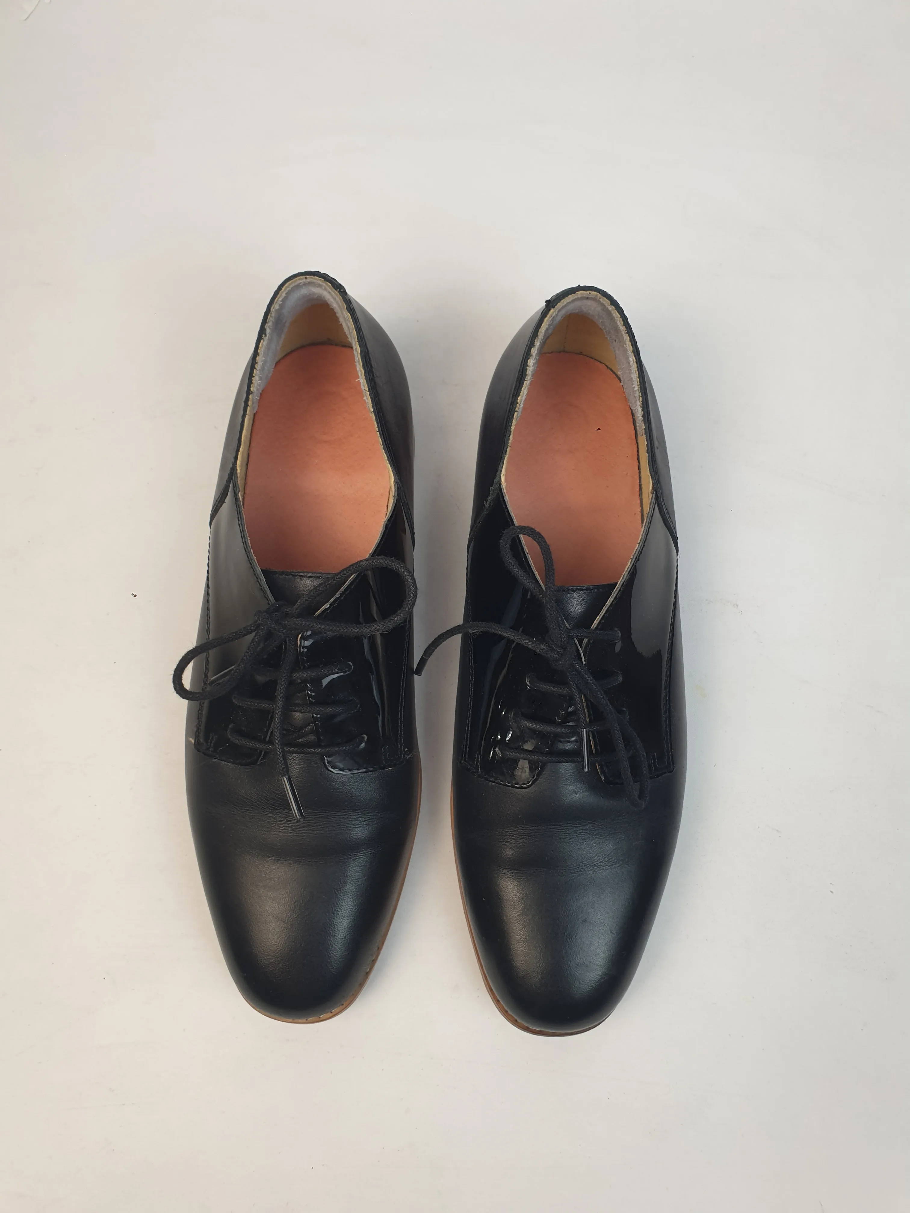 Melbourne designed black leather lace up shoes with black patent detail size 40