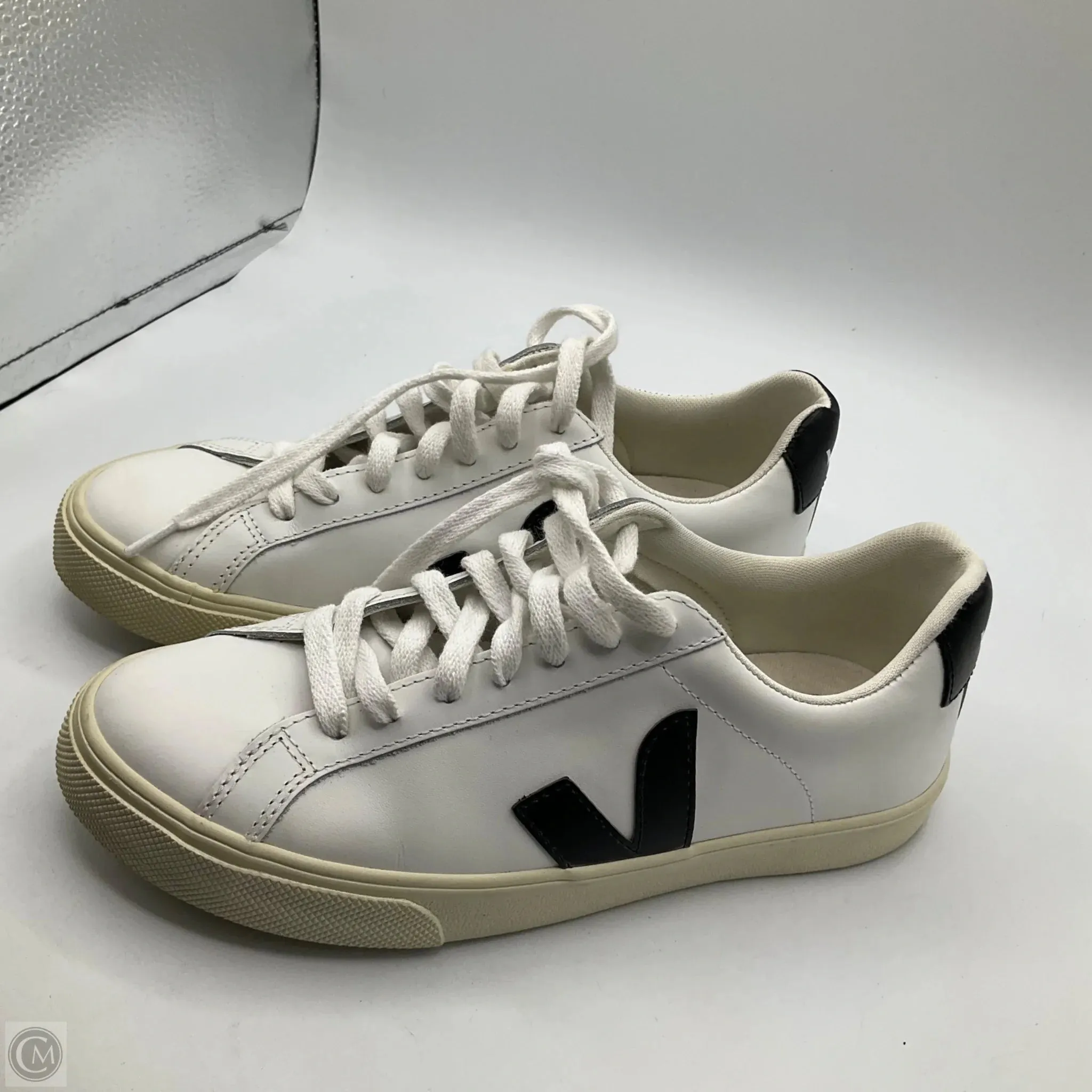 Shoes Sneakers By Cma In White, Size: 5