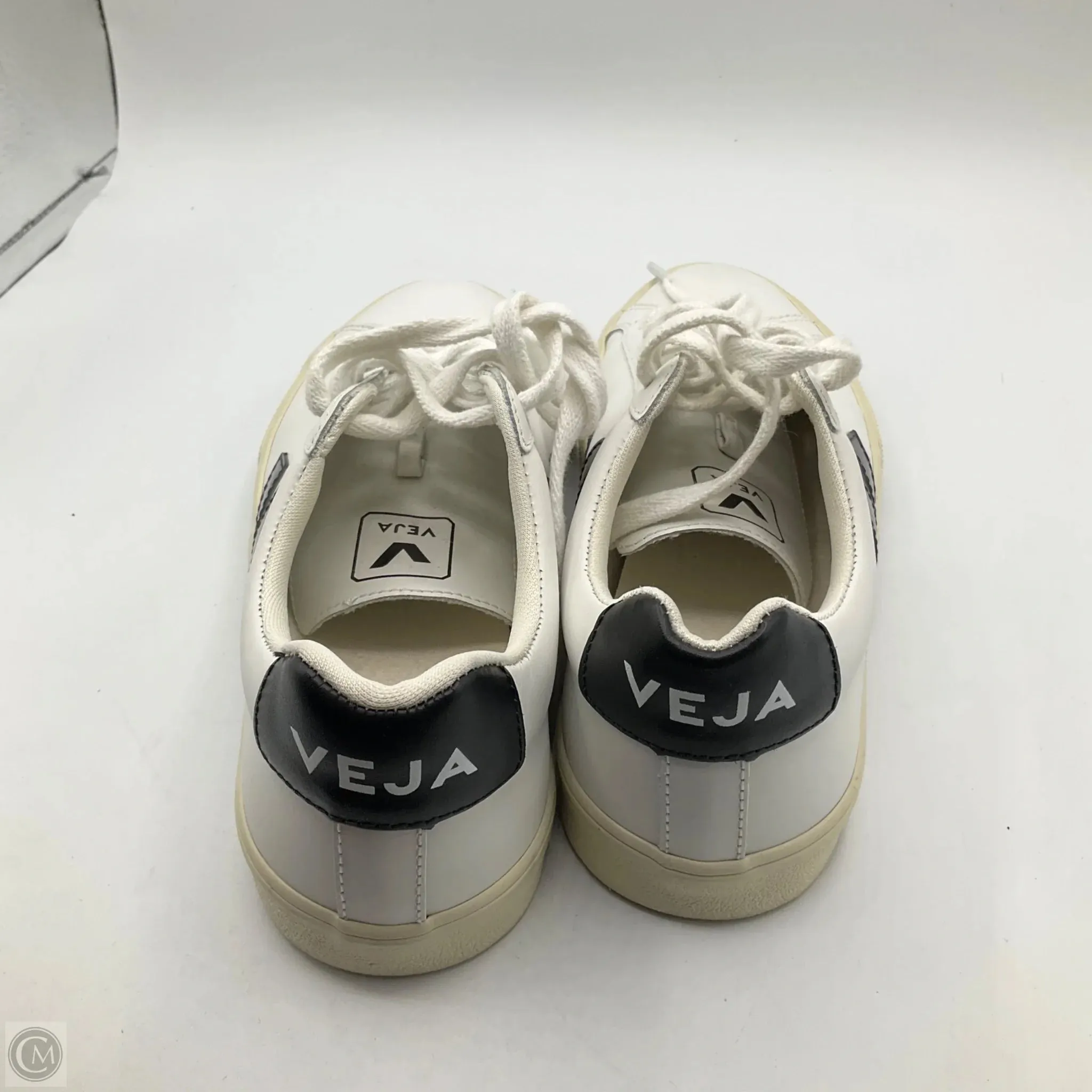 Shoes Sneakers By Cma In White, Size: 5