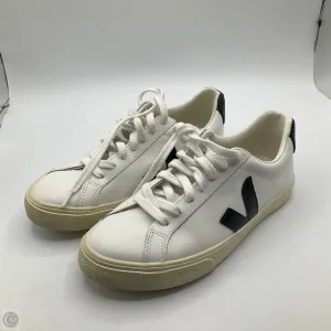 Shoes Sneakers By Cma In White, Size: 5