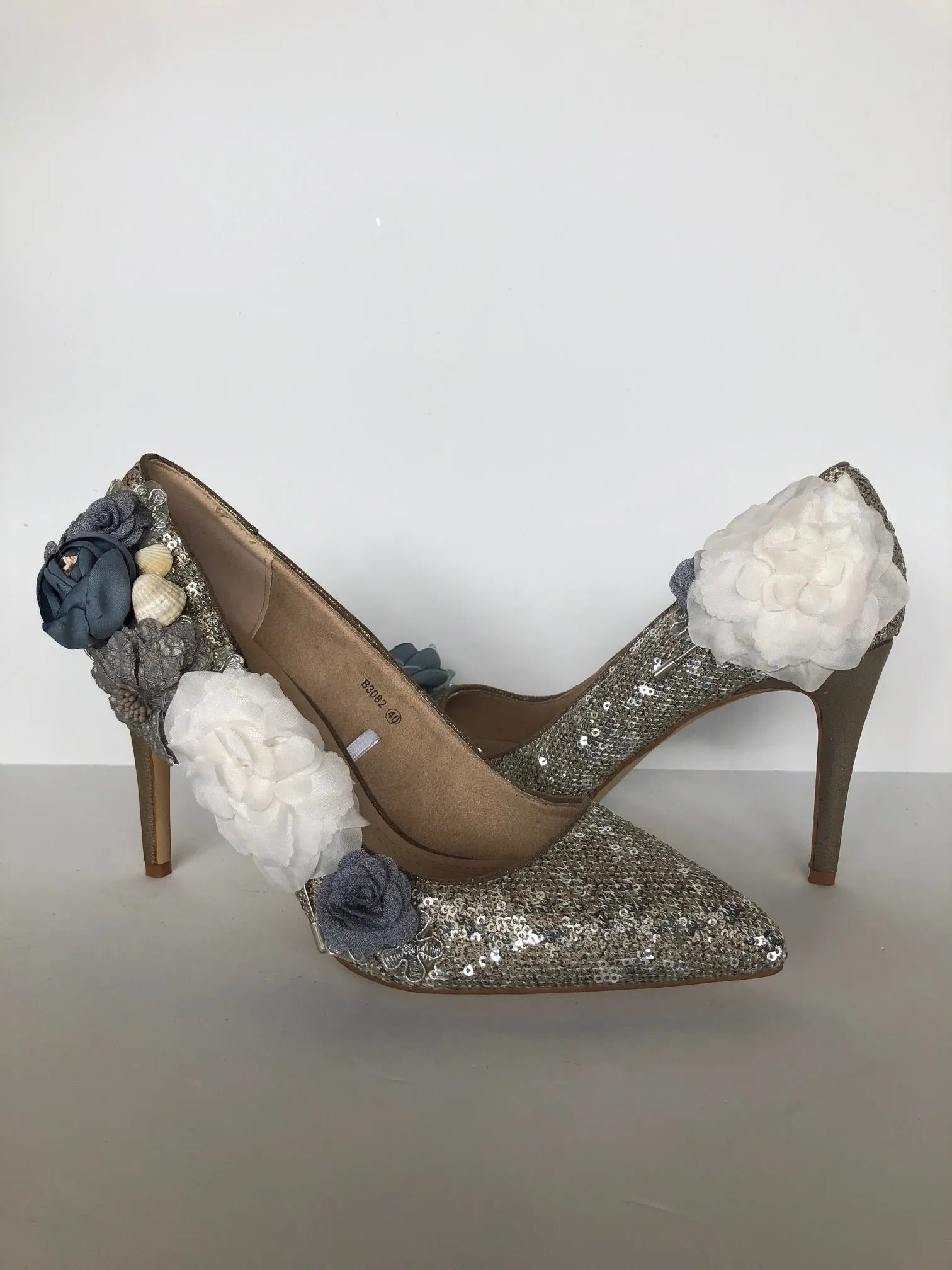 Silver Elsa pump Size EU 40/ USA 10