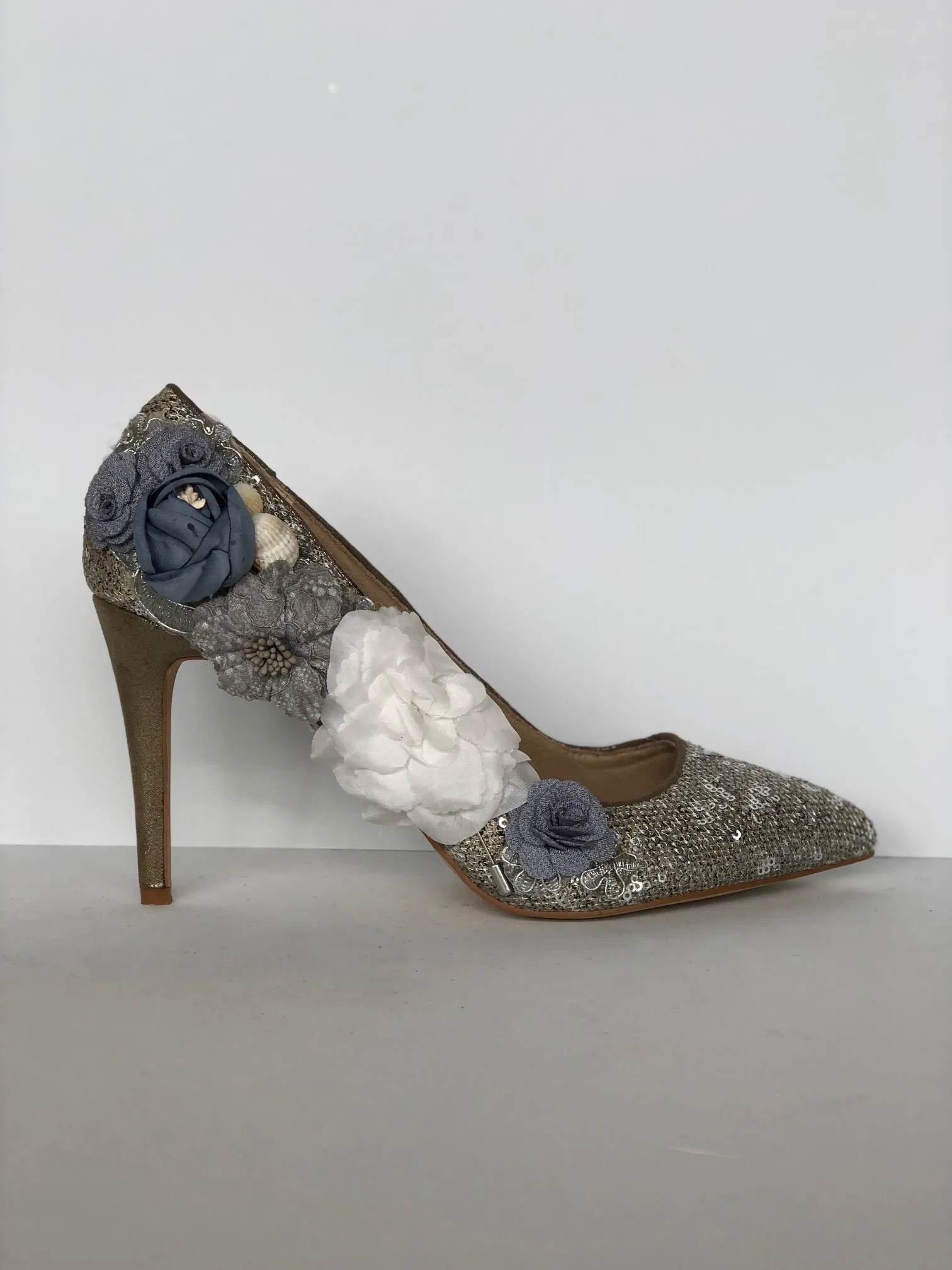 Silver Elsa pump Size EU 40/ USA 10