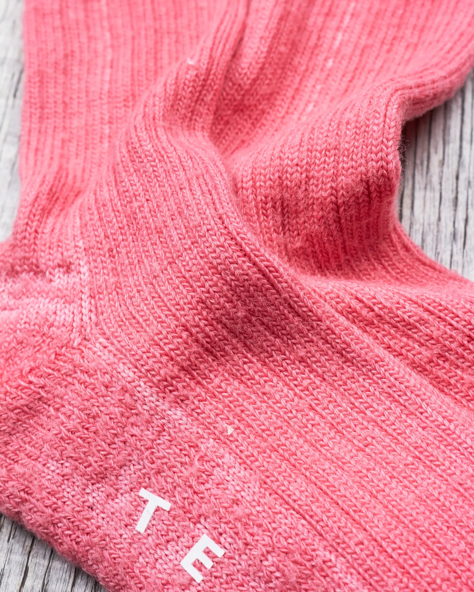 Tender Wool Rib Socks Cochineal Dyed