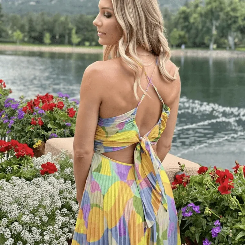 Vibrant Midi Dress with Sweetheart Neckline