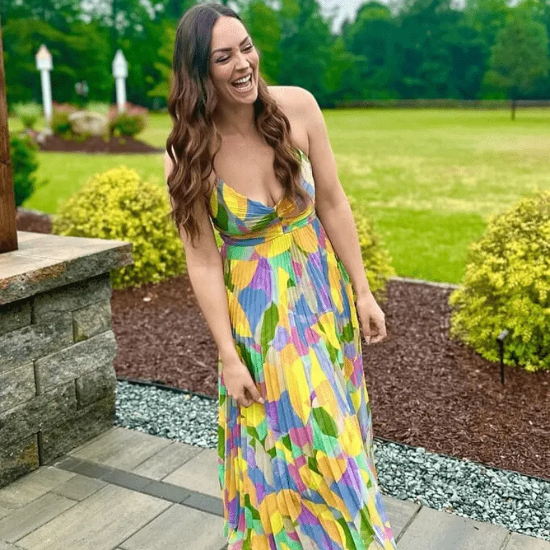 Vibrant Midi Dress with Sweetheart Neckline