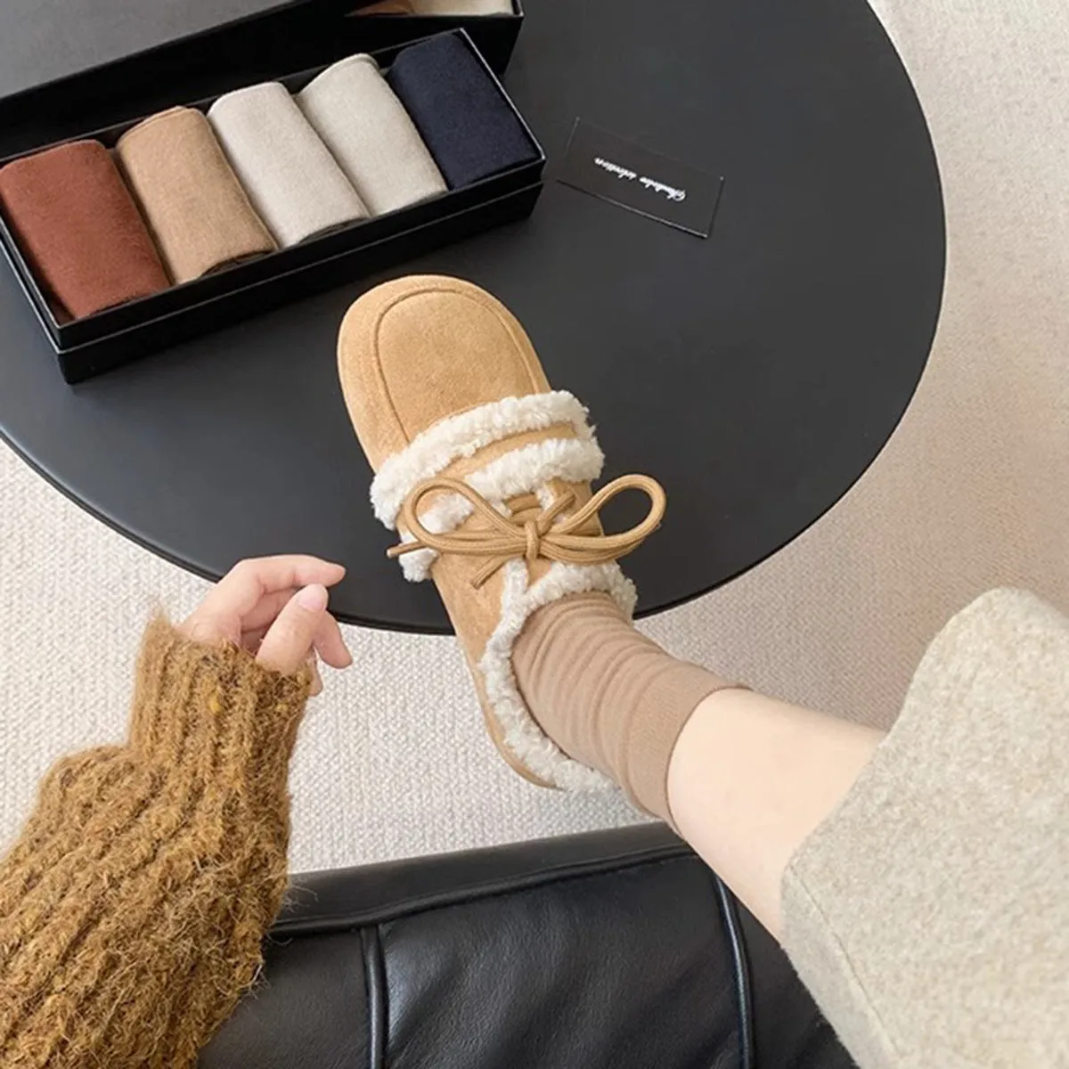 Women's Retro Color Matching Velvet Flat Shoes for Fall and Winter