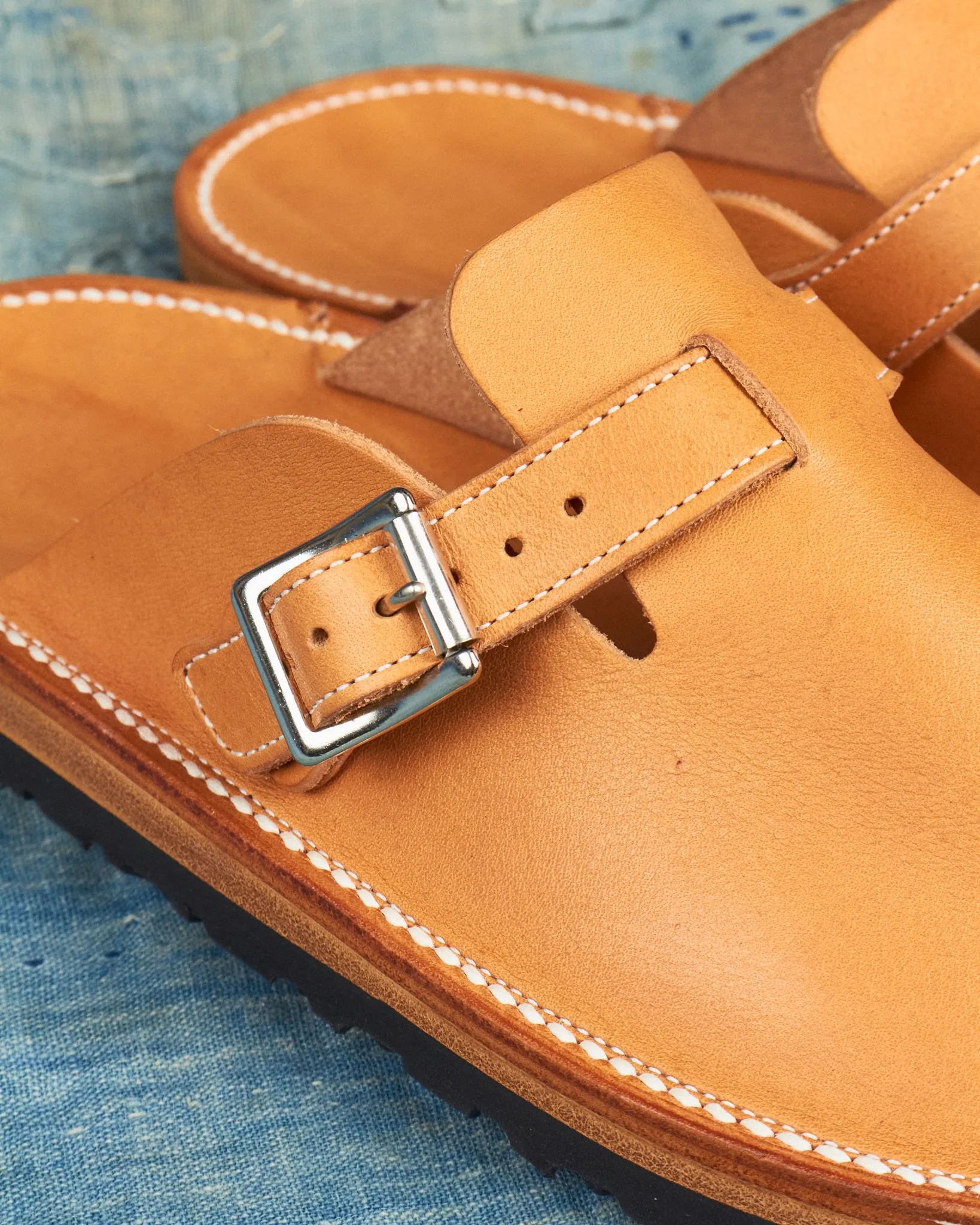 Zerrows Slit Sandal Camel