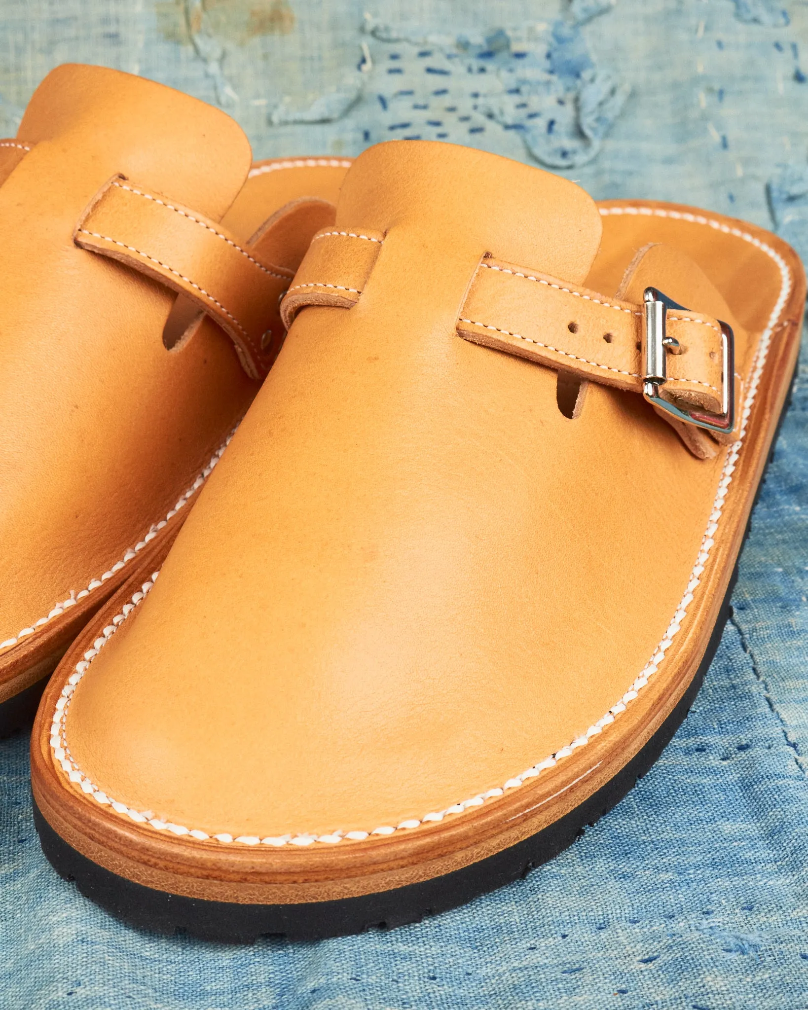 Zerrows Slit Sandal Camel