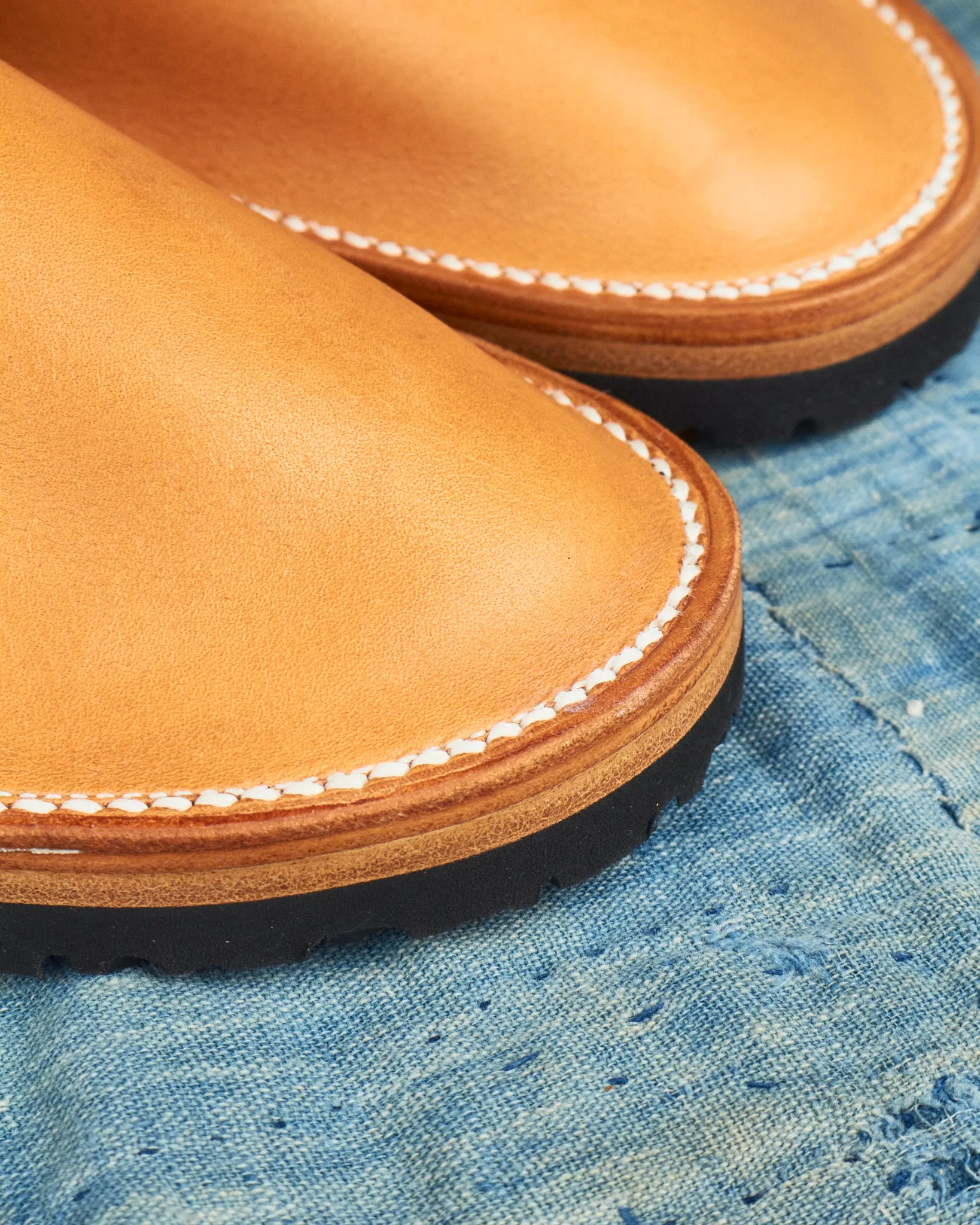 Zerrows Slit Sandal Camel